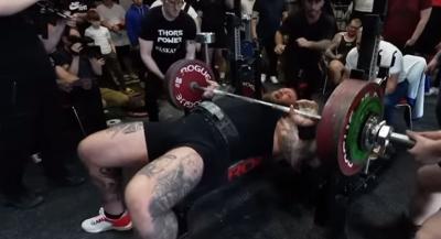 Ator de 'Game of Thrones' arrebenta músculos do peitoral ao tentar levantar 252 kg