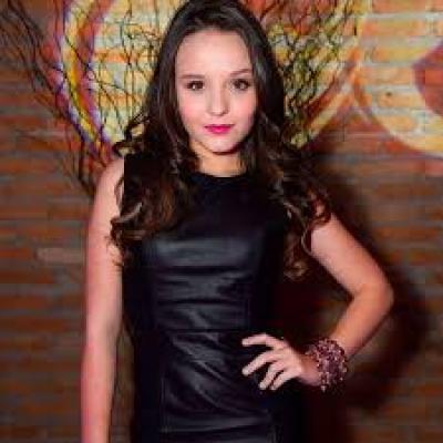 Larissa Manoela assume comando da própria carreira após ficar 18 anos sob a tutela dos pais