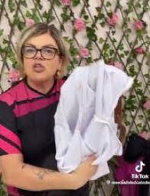 Mulher expõe cliente que manchou roupa branca com menstruação