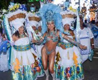 Globo remove vídeos de Anitta na Sapucaí do Youtube